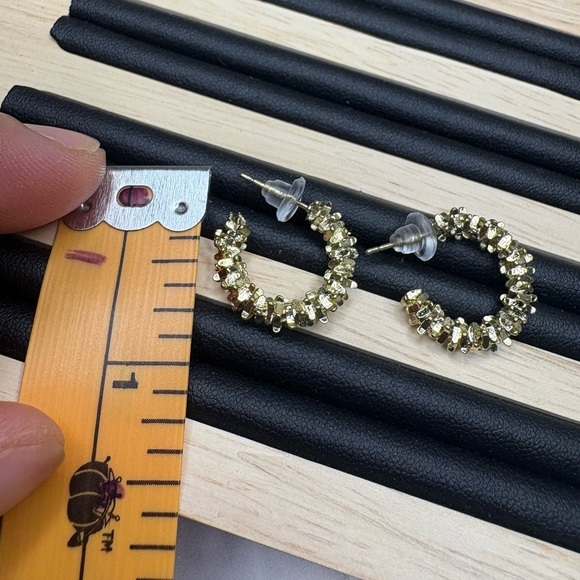 Elegant Gold Hoop Earrings - Picture 5 of 5